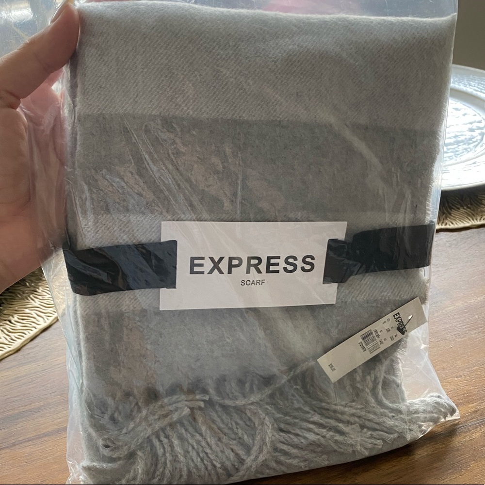 Express Scarf - Picture 2 of 2